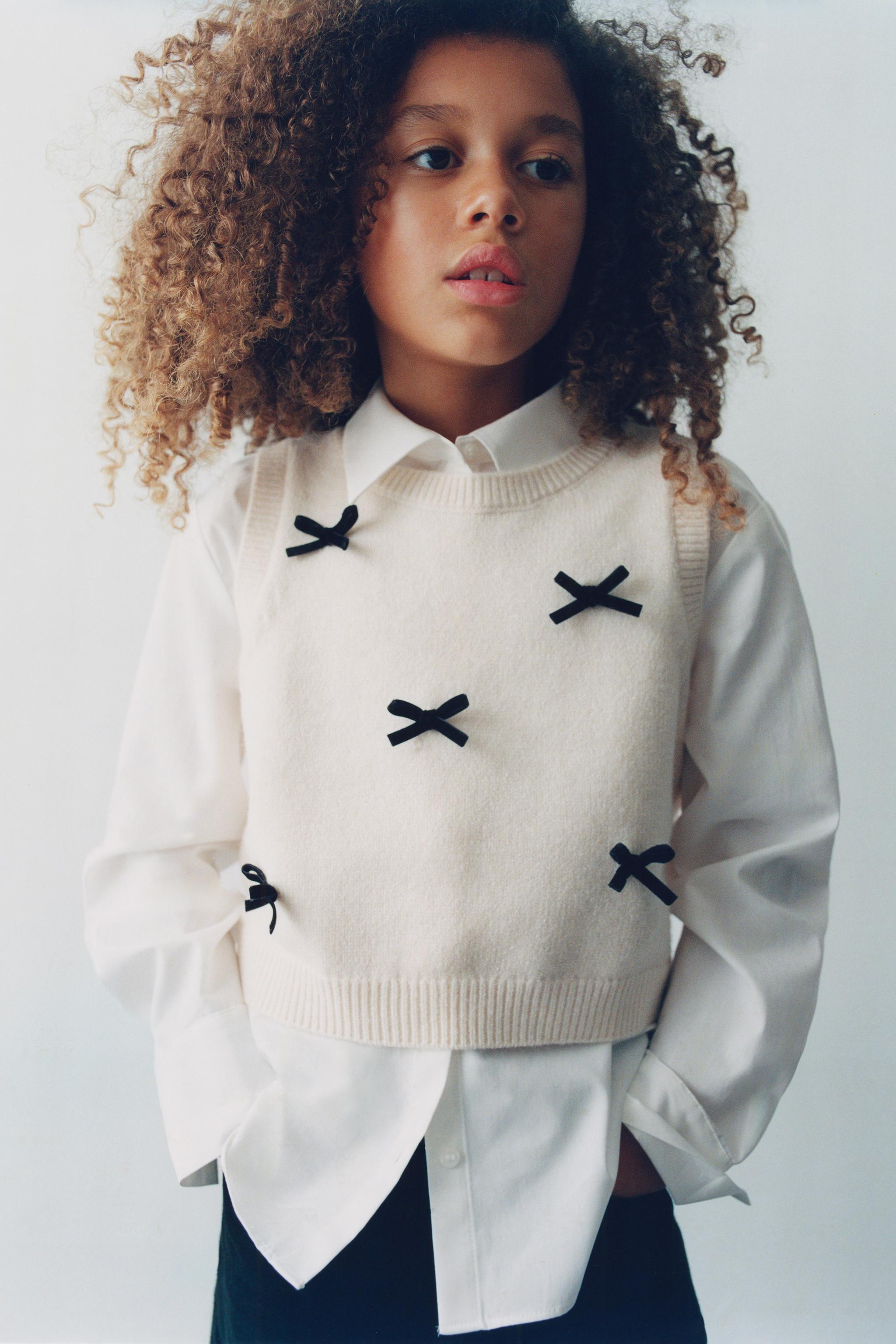 POPLIN SHIRT WITH KNIT VEST AND VELVET BOWS